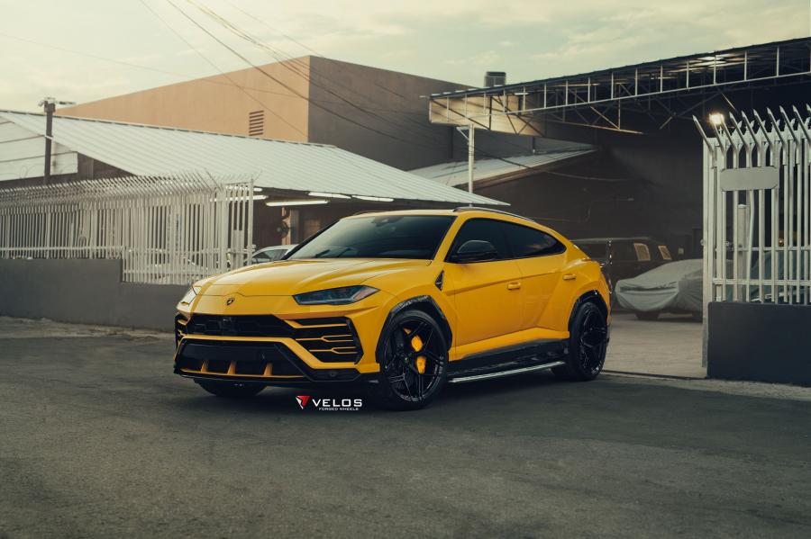  Lamborghini Urus Giallo Auge on Velos Wheels (VXS02) 2019 года  (фото 1 из 4)